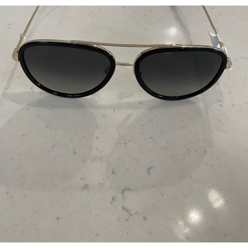 Gucci Aviator Sunglasses Black and Gold Hardware